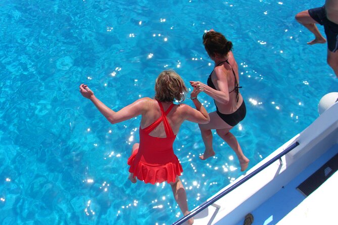 APHRODITE II -LAZY DAY CRUISE-BLUE LAGOON,TURTLE COVE, with LUNCH - The crew factor: what you should listen for on board