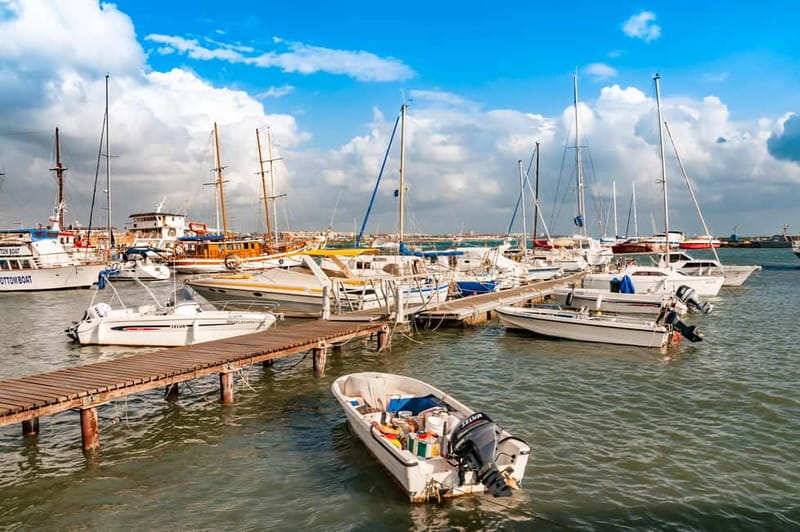 From Ayia Napa/Protaras/Larnaca: Paphos & Kourion in Italian - Paphos Harbor free time, the practical breather after the ancient stops
