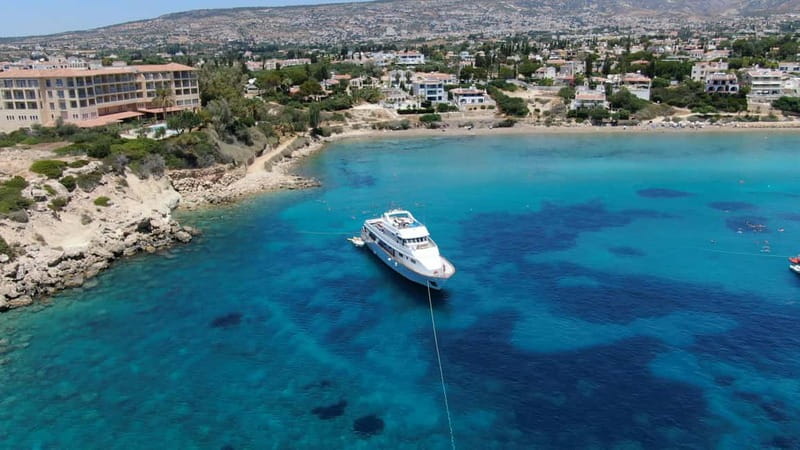 From Pafos: Ocean Flyer VIP Cruise - Adults Only - Food and drinks on board: lunch, canapés, and an open bar done right
