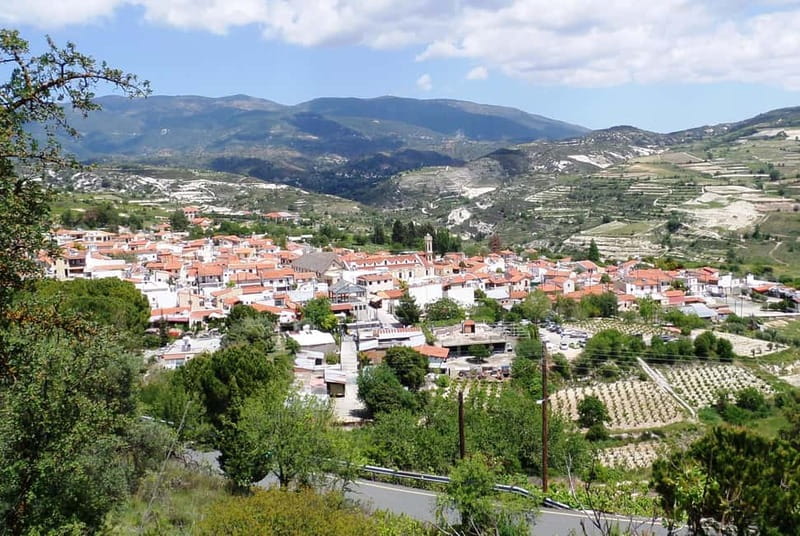 FROM PAPHOS: Island Roundtrip (Lefkara, Nicosia, Larnaca) - Pano Lefkara: Lace and Silver Work in a One-Hour Guided Stop