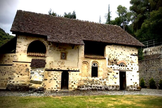 Full Day Tour in Troodos Mountains: Villages & Waterfalls - Omodos, Zivania, lace, and arkatena bread