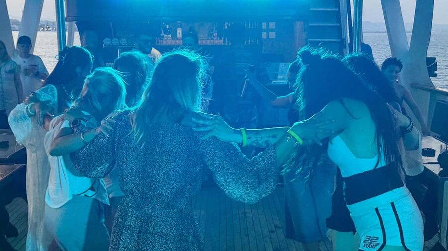 Larnaca: Disco Sunset cruise - That free glass of wine or soft drink is more than a perk