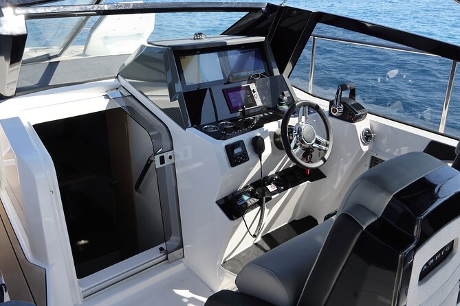 Luxury Charter on Blue Lagoon Flyer (Karnic CS10) to Blue Lagoon - Manolis Bay: 45 minutes of snorkel caves