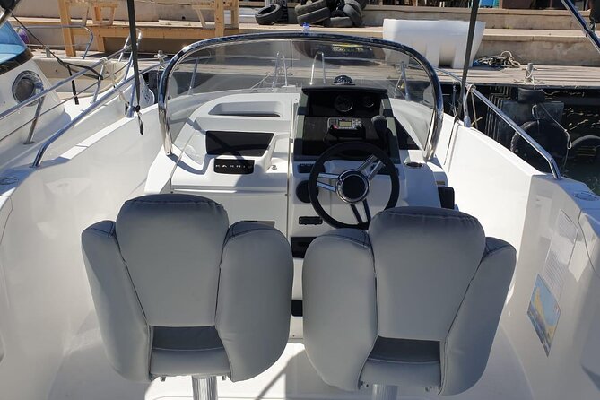 Luxury Karnic SL701 Boat with driver to Blue Lagoon & more - What the onboard extras really change (sun shade, toilet, shower, cool box)