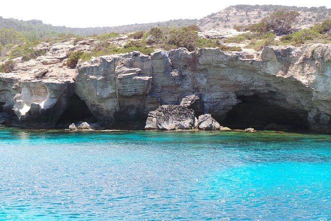 Luxury Karnic SL701 Boat with driver to Blue Lagoon & more - Getting the most from a Blue Lagoon and caves day