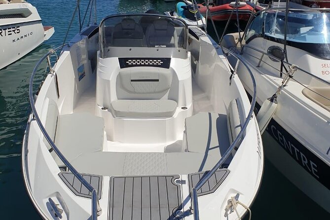 Luxury Karnic SL701 Boat with driver to Blue Lagoon & more - Who this speedboat day is best for
