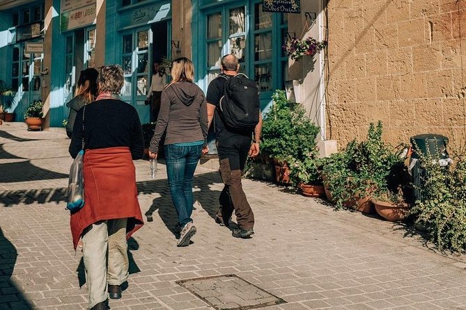 Nicosia: Green Line and Buffer Zone Guided Walk - Coffee/Tea Break and the Relaxed Walking Pace