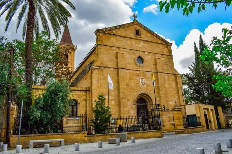 Nicosia: Private City Discovery Walking Tour - Meeting your guide in Nicosia and preparing for the checkpoint reality