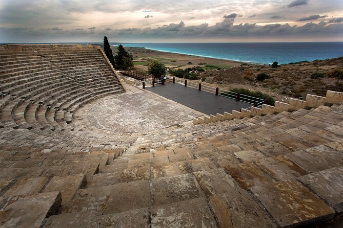 Nicosia: Private Walking Tour with a Local - What you’ll likely experience during the walk, from photo stops to stories