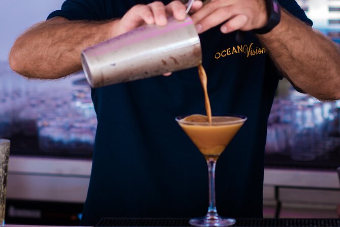 Ocean Vision | Half Day with BBQ Cruise - Entertainment that keeps moving: DJ, saxophone, magician, acrobats