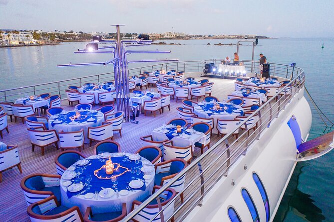 Ocean Vision: Show & Dance Night with buffet, open bar & transfer - Service and Cleanliness: The Big “Yes” in the Reviews