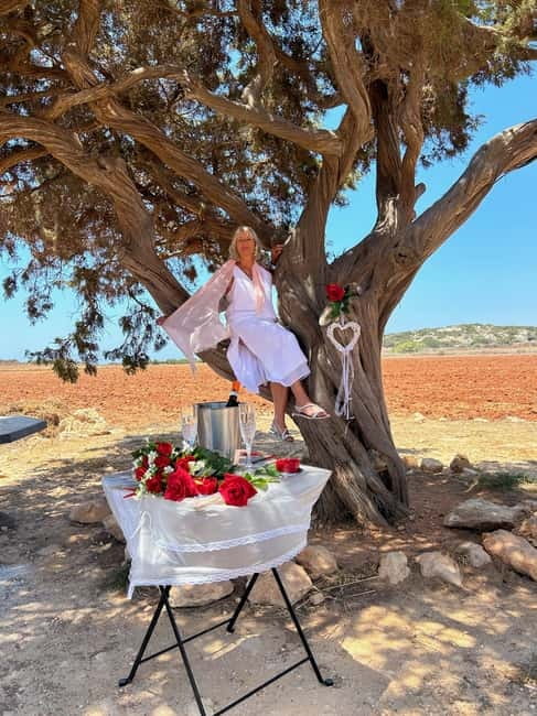 Romantic tour for lovers, couples or friends - Chapel by the Sea and the steps to the cave