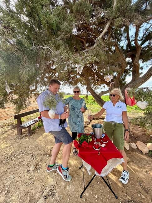 Romantic tour for lovers, couples or friends - Tree of Lovers: prosecco, ribbons, and the moment that sticks