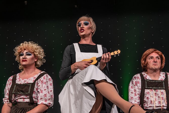 Stardust Variety Dinner Show - The Night’s Pace: From Photo Moment to After-Dinner Comedy