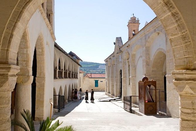 Troodos Peaks & Mountain Flavors Day Tour from Paphos - Stop 2: Throni Shrine and Archbishop Makarios’ tomb